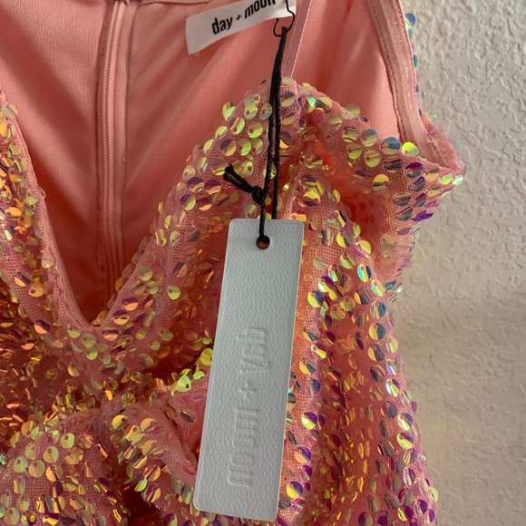 Pink romper - Picture 4 of 4